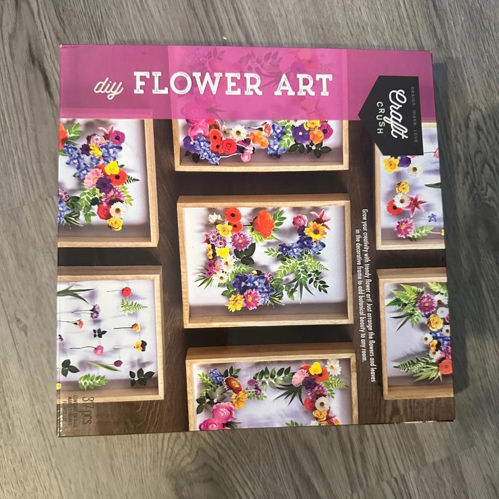 NEW IN BOX - Craft Crush DIY Flower Craft Kit for Teens & Adults